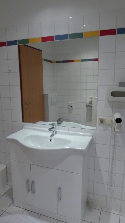 Familien Chalet Mit Direktem Bademantelgang Zur Therme Locsmánd Kültér fotó